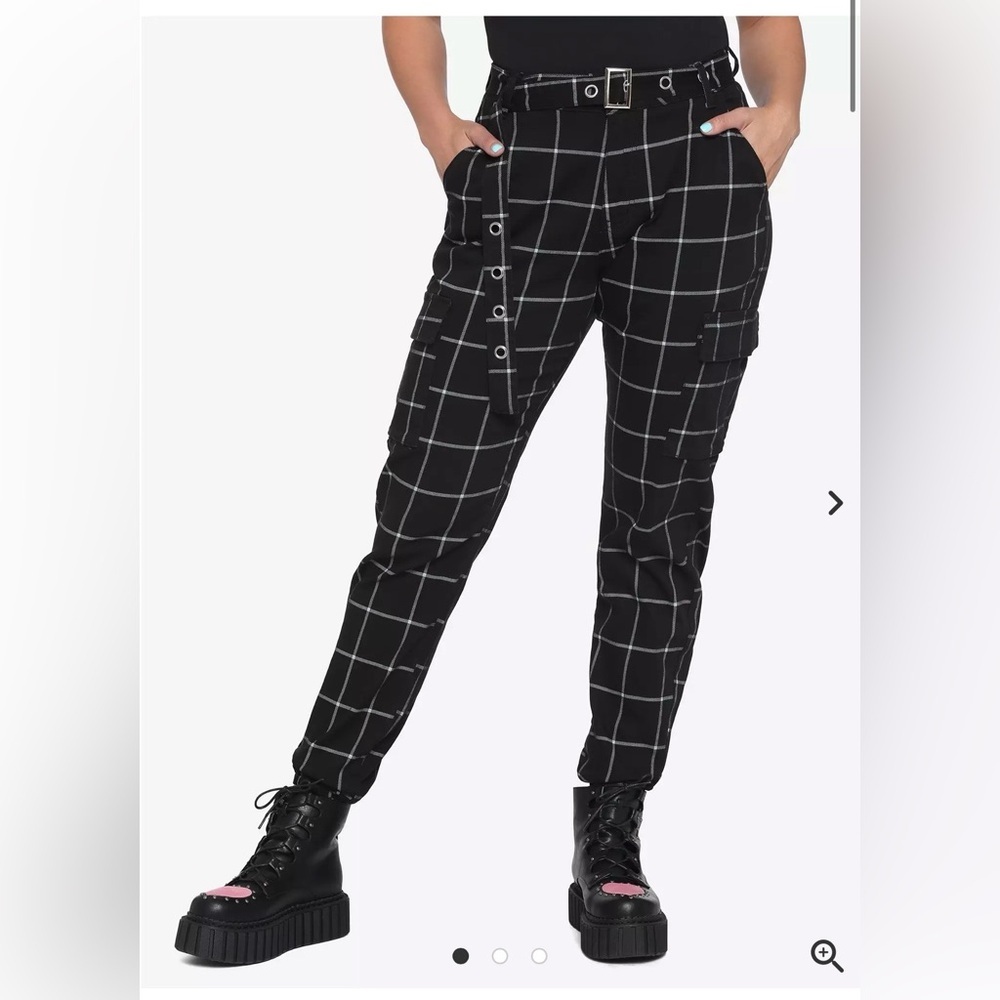 Hot Topic Denim Black & White Grid Print Cargo Jogger Pants with Grommet Belt XS
